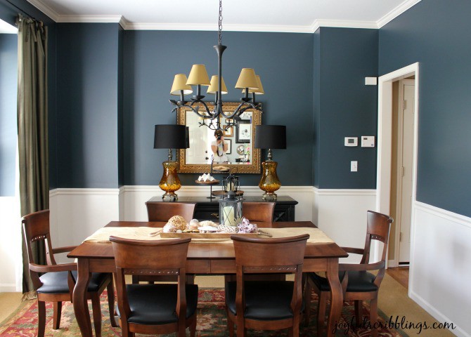 dining room in Narragansett Green